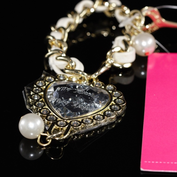 Betsey Johnson Accessories - NWT! Betsey Johnson Key Chain